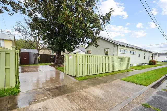 $310,000 | 433 Monroe Street, Gretna, LA 70053