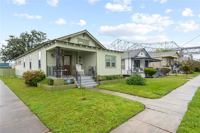$310,000 | 433 Monroe Street, Gretna, LA 70053