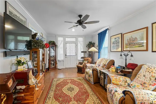 $310,000 | 433 Monroe Street, Gretna, LA 70053