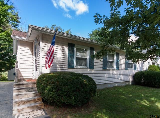 429 Taurus Road Niskayuna, NY 12304 - Photo 1 of 25 Photo 1
