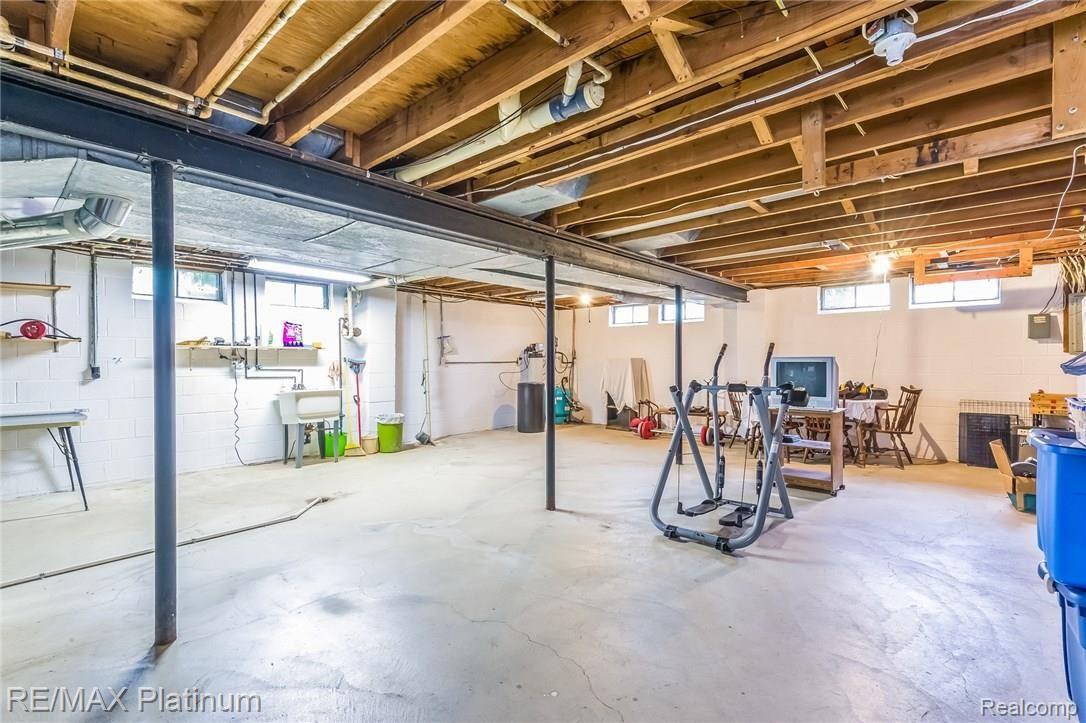 5210 Greenfield Road Brighton, MI 48114 - Photo 21 of 30 027-Basement-4687630-medium.jpg