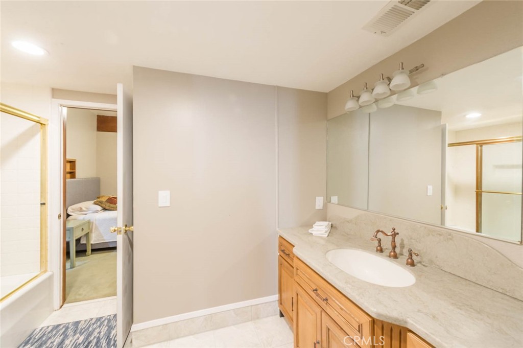 45 Kirk Way Chico, CA 95928 - Photo 23 of 38 Jack and Jill downstairs full bath 2 vanity