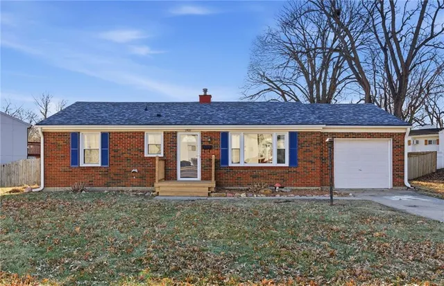 $219,900 | 1401 Southwest 1st Street, Lee's Summit, MO 64081