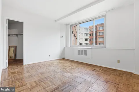 $320,000 | 4200 Cathedral Avenue Northwest, Unit 812, Washington, DC 20016