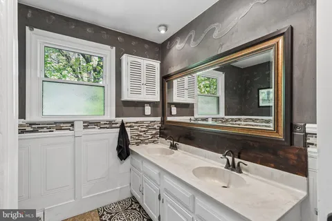 $1,200,000 | 204 Garnet Lane, Bala Cynwyd, PA 19004