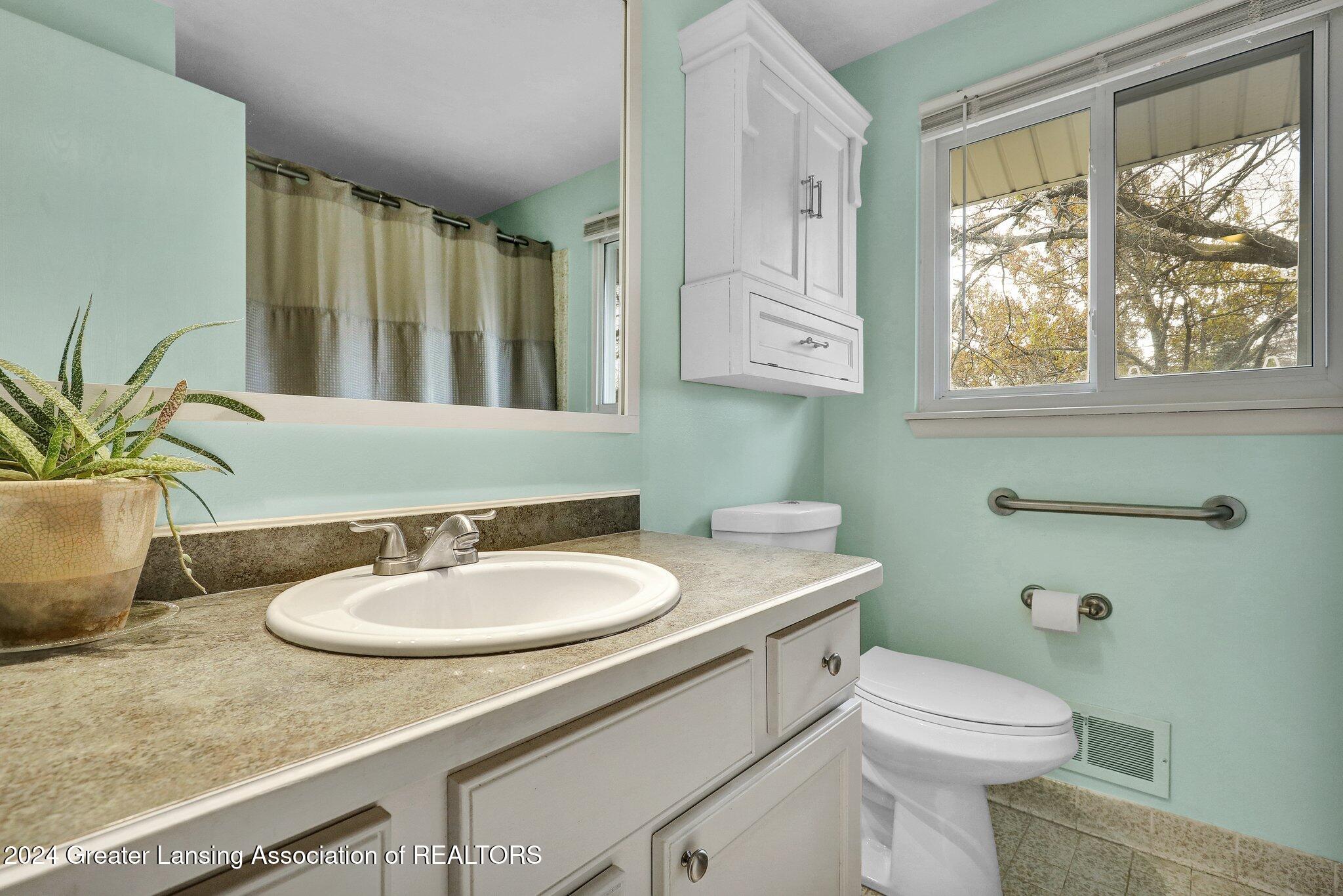 3044 Scarborough Road Lansing, MI 48910 - Photo 15 of 28 14-web-or-mls-Open Ended Media-14