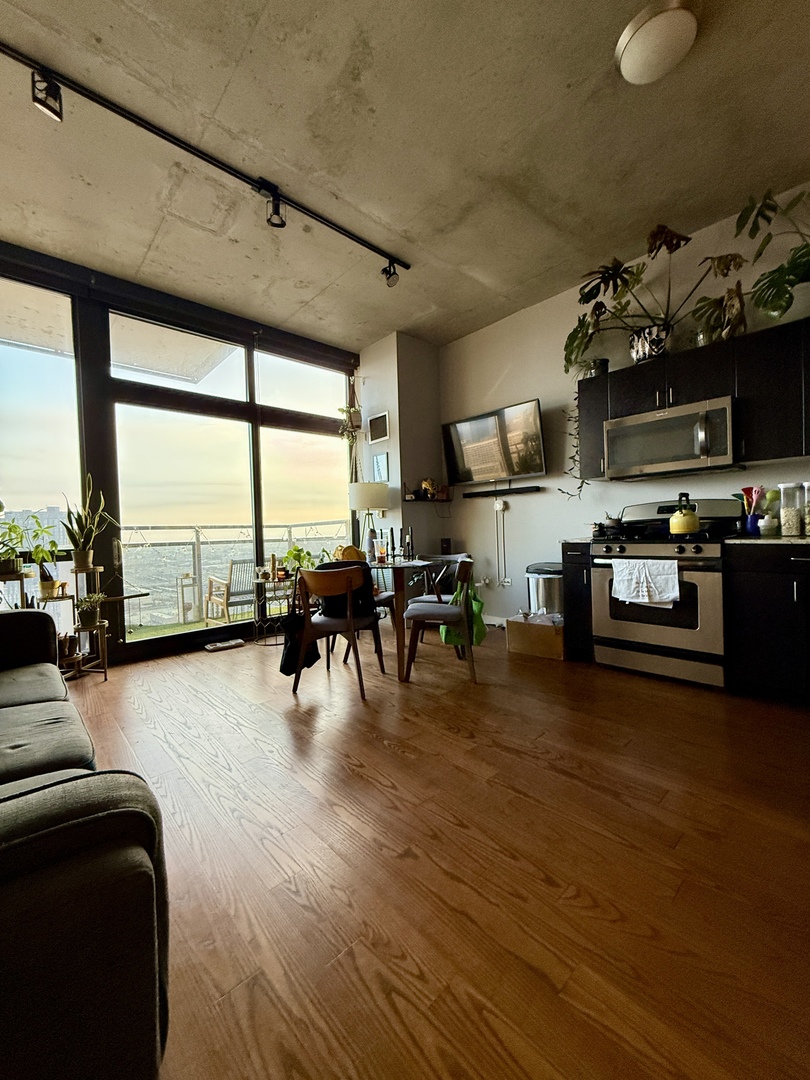 235 West Van Buren Street, Unit 3606 Chicago, IL 60607 - Photo 11 of 15