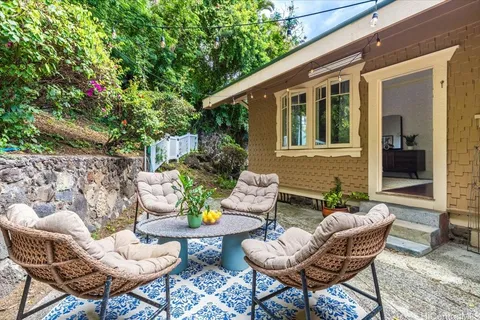 $3,450,000 | 2618 Ferdinand Avenue, Honolulu, HI 96822