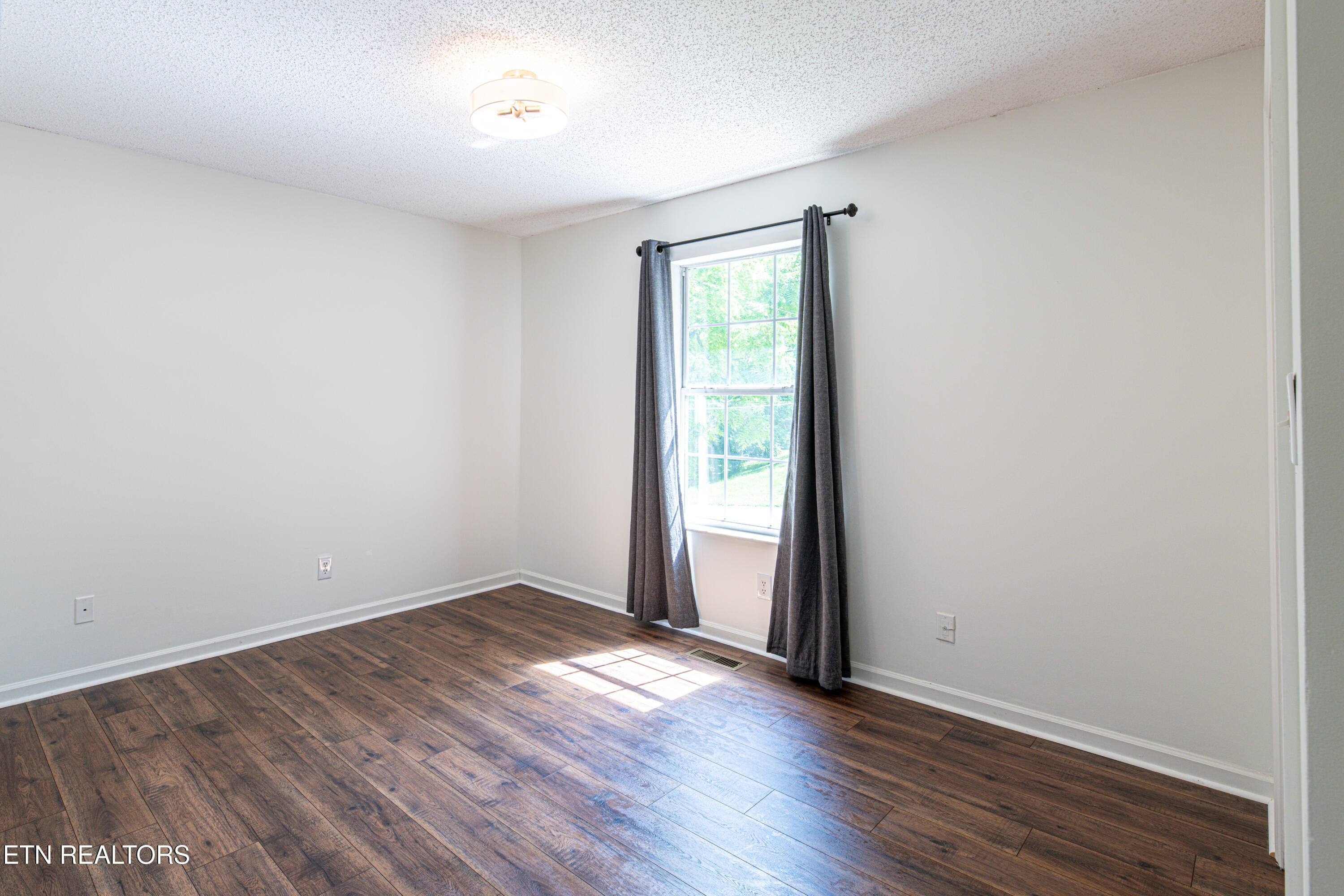 1718 Frank Watts Road Knoxville, TN 37909 - Photo 17 of 31 1718 Frank Watt-12