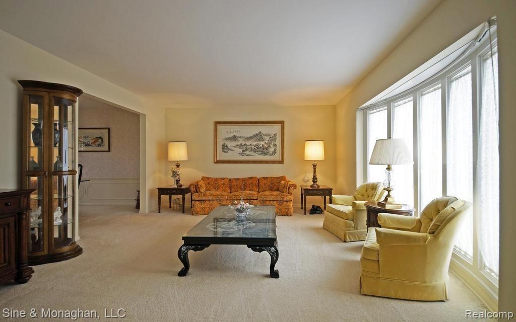 592 Canterbury Road Grosse Pointe, MI 48236 - Photo 2 of 30 3-photo-web-1024x640-70185.jpg