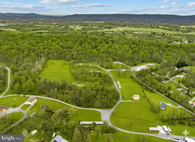 $490,000 | 303 Barbeque Drive, Berkeley Springs, WV 25411