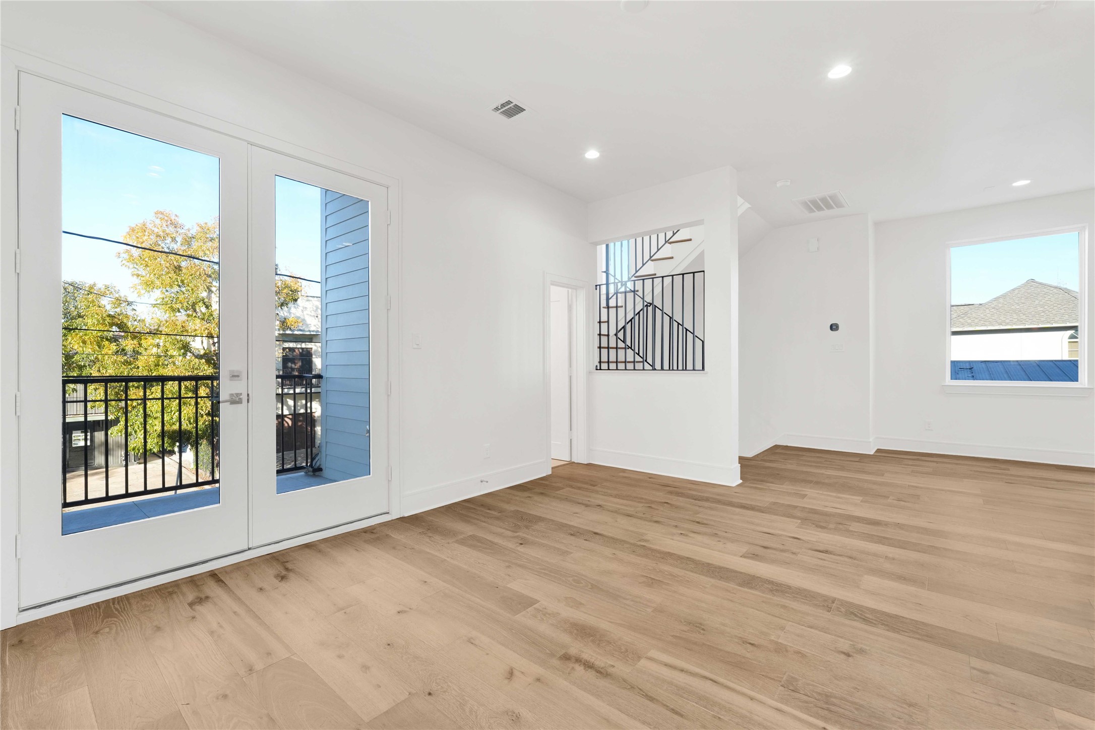 5439 Darling Street Houston, TX 77007 - Photo 19 of 42 Dining room area and the balcony.