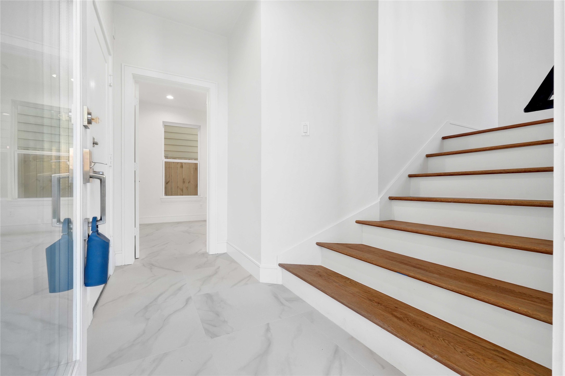 5439 Darling Street Houston, TX 77007 - Photo 2 of 42 Front entry