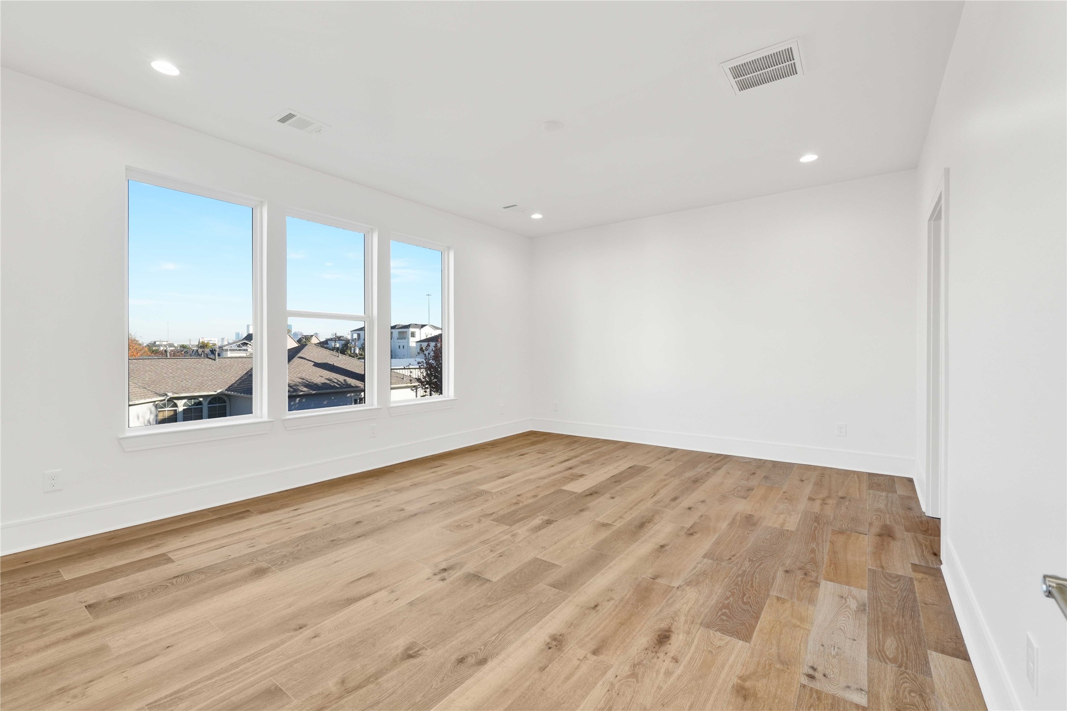 5439 Darling Street Houston, TX 77007 - Photo 22 of 42 The primary bedroom on the third floor with views of downtown.