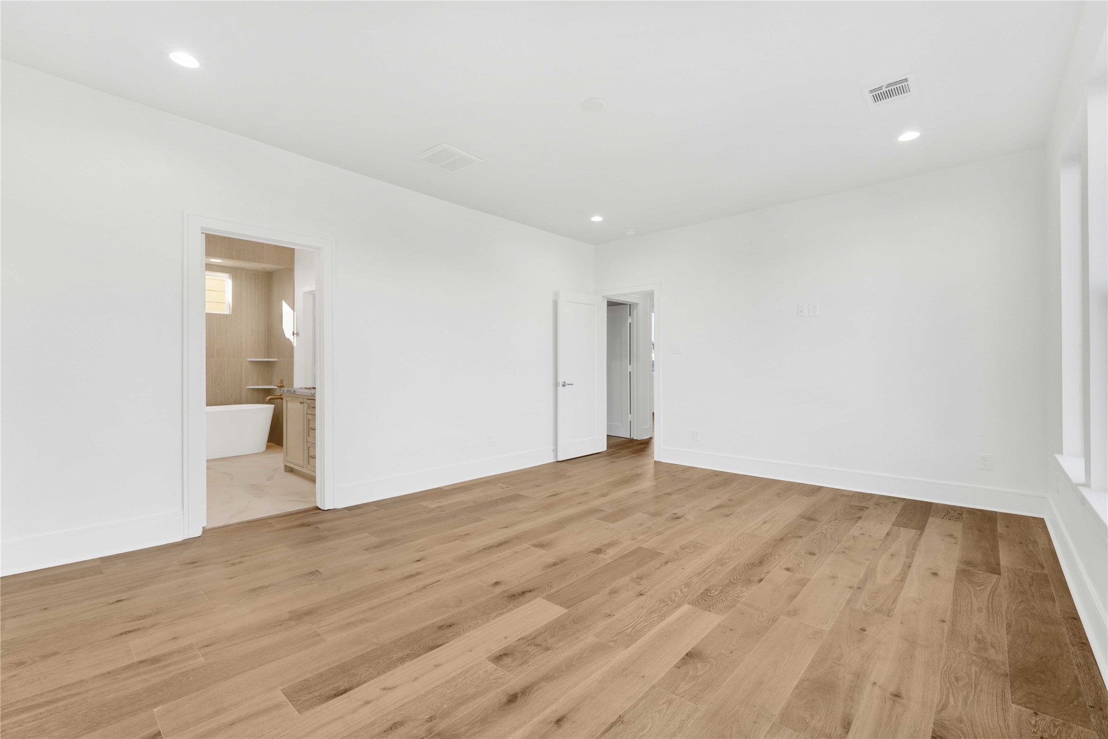 5439 Darling Street Houston, TX 77007 - Photo 23 of 42 Primary bedroom