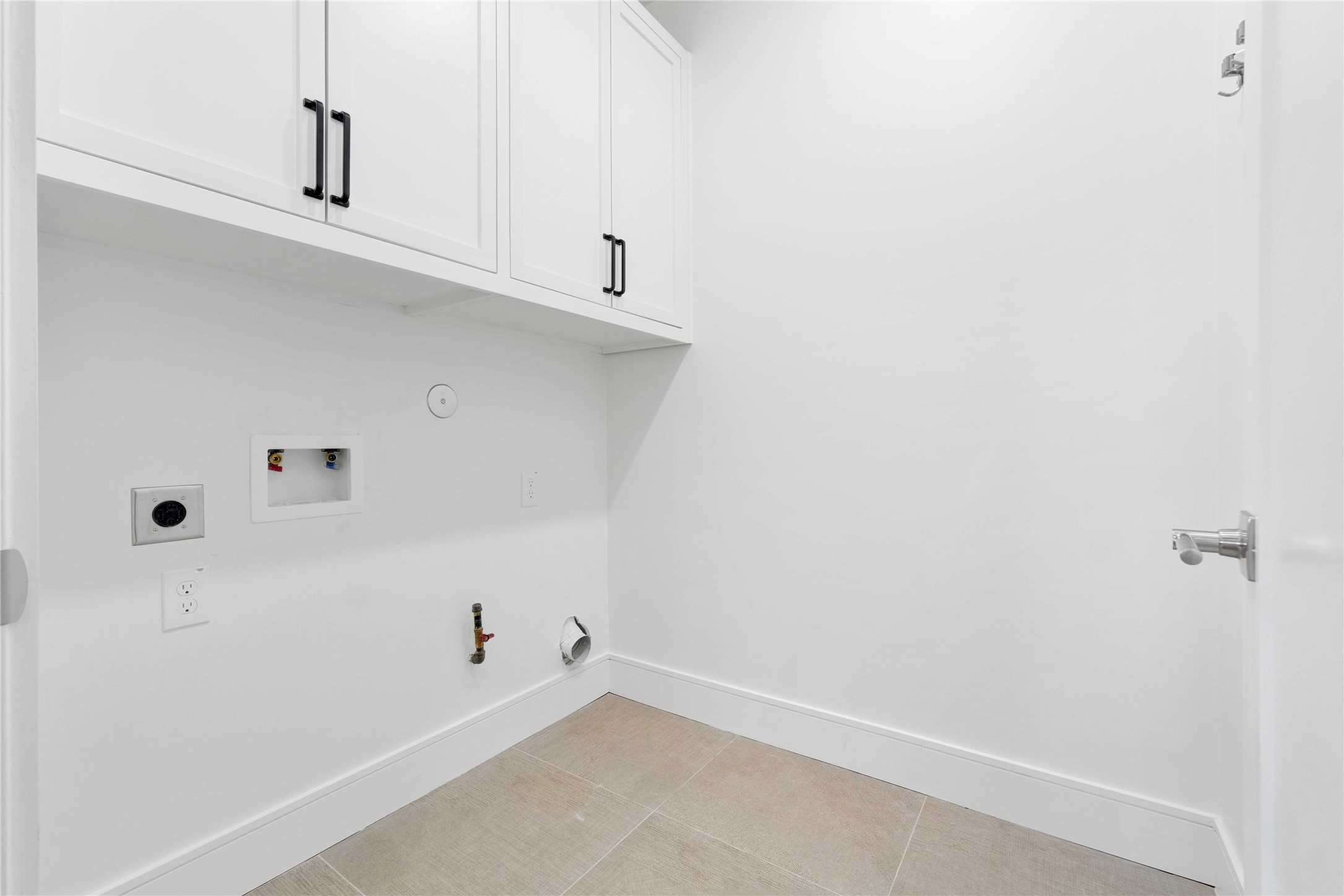 5439 Darling Street Houston, TX 77007 - Photo 27 of 42 Utility room on the third floor