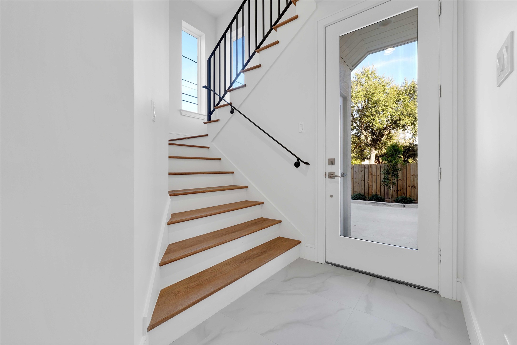 5439 Darling Street Houston, TX 77007 - Photo 3 of 42 Front entry