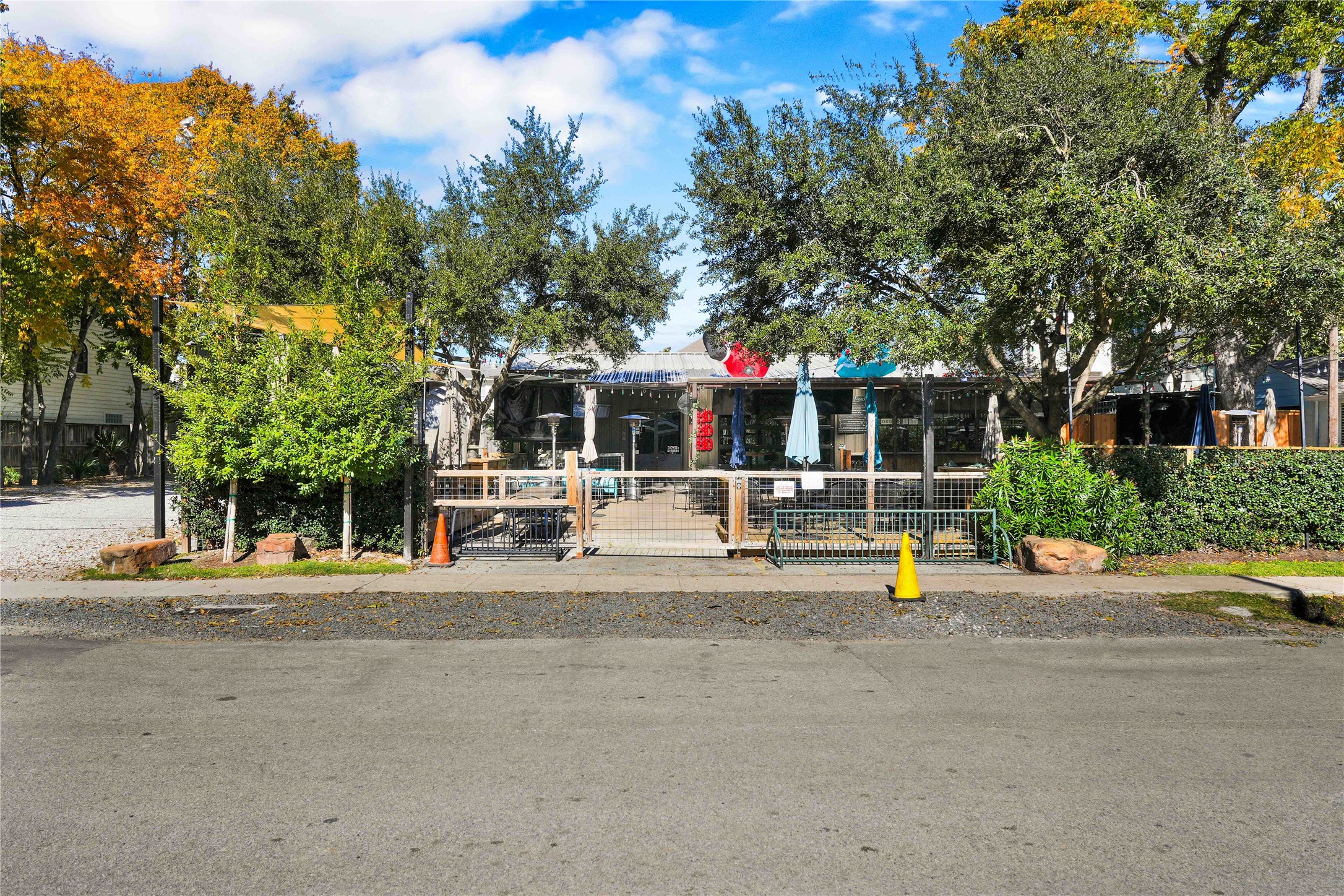 5439 Darling Street Houston, TX 77007 - Photo 36 of 42 Explore the energy of Cottage Grove with nearby bars, restaurants, and neighborhood hotspots—Houston living at its finest.