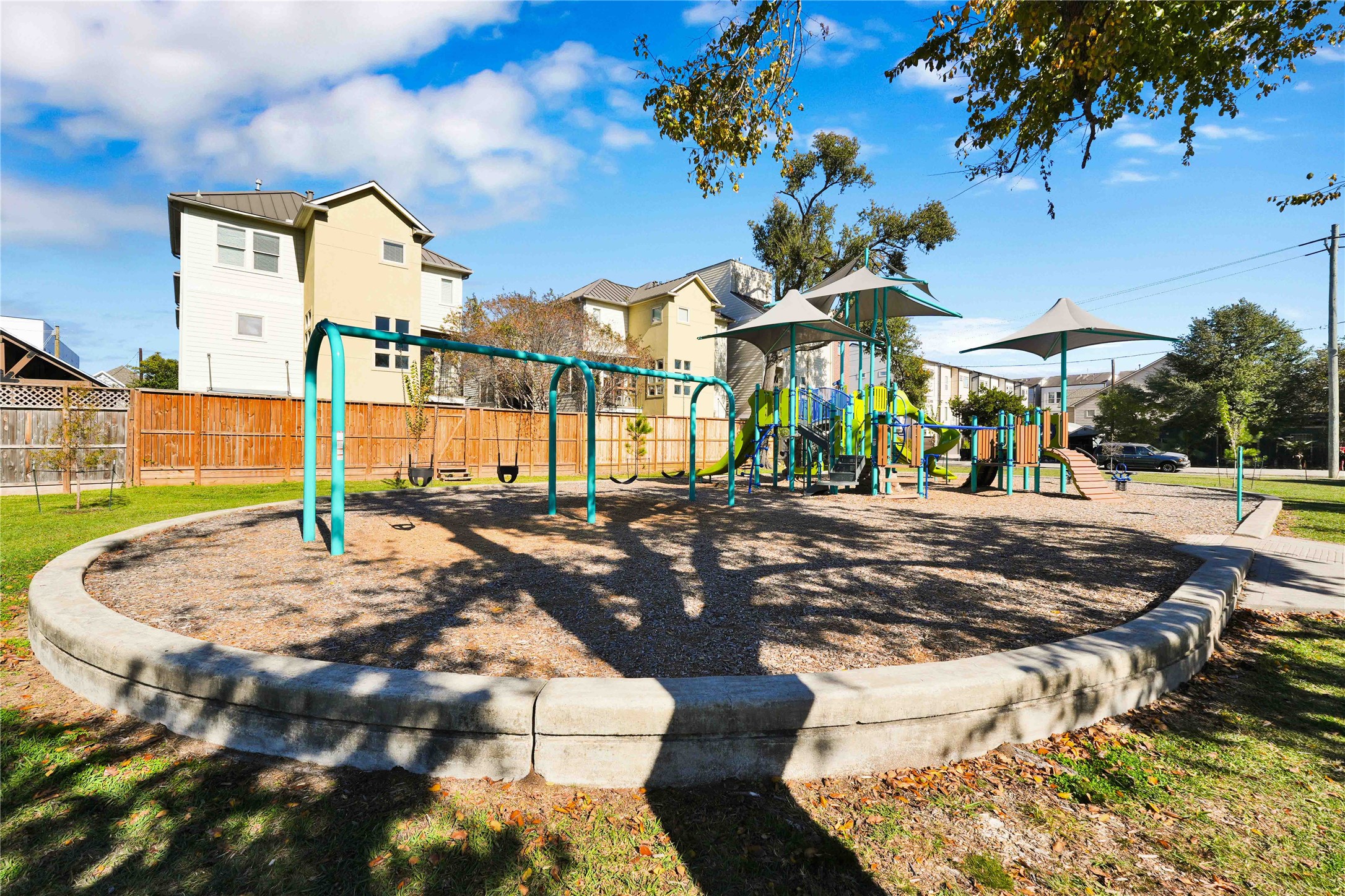 5439 Darling Street Houston, TX 77007 - Photo 40 of 42 Just a short walk from Cottage Grove Park, featuring running trails, a basketball court, playground, baseball field, picnic areas, and dog-friendly amenities.