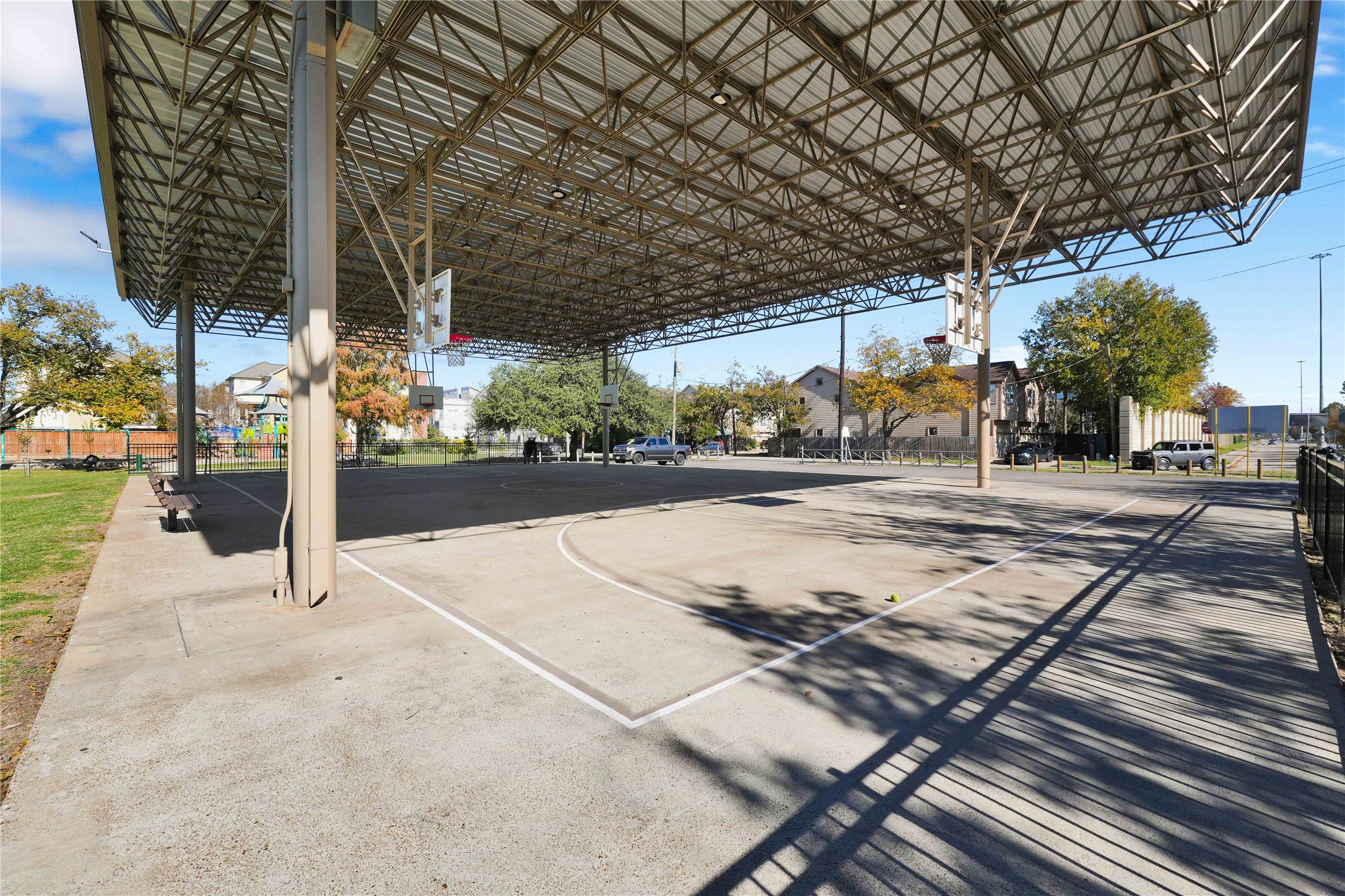5439 Darling Street Houston, TX 77007 - Photo 41 of 42 Just a short walk from Cottage Grove Park, featuring running trails, a basketball court, playground, baseball field, picnic areas, and dog-friendly amenities.