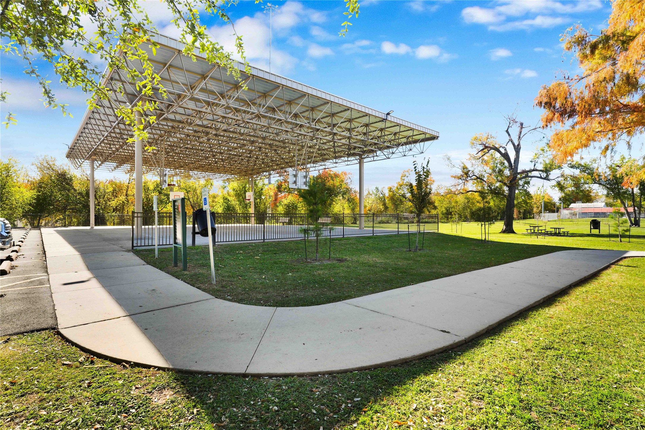 5439 Darling Street Houston, TX 77007 - Photo 42 of 42 Just a short walk from Cottage Grove Park, featuring running trails, a basketball court, playground, baseball field, picnic areas, and dog-friendly amenities.