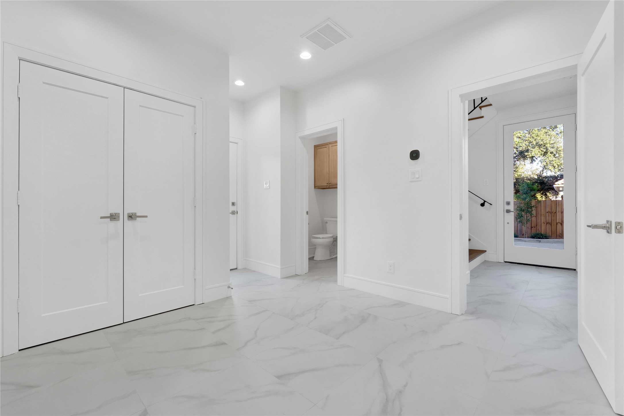 5439 Darling Street Houston, TX 77007 - Photo 5 of 42 Spacious first-floor en-suite bedroom featuring a separate entrance—ideal for guests, a dedicated office, or potential short-term rental use.