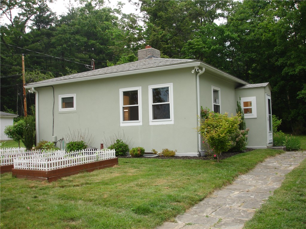 40 Woodside Road Burrillville, RI 02826 - Photo 6 of 39