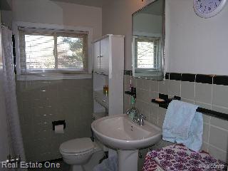 2518 Oliver Road Royal Oak, MI 48073 - Photo 10 of 15 8 bath