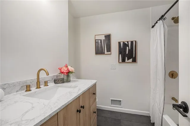 $240,000 | 6020 East 151 Street, Grandview, MO 64030