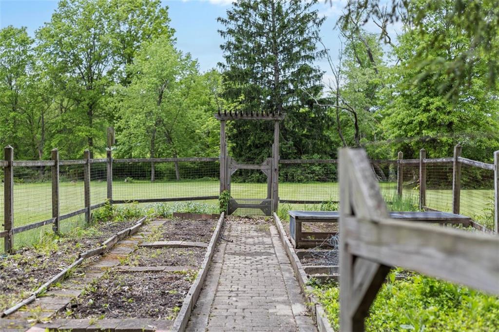 1611 Powers Run Road Pittsburgh, PA 15238 - Photo 38 of 40 Gallery Image 38