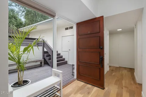 $2,100,000 | 5148 Oakwood Avenue, La Canada Flintridge, CA 91011