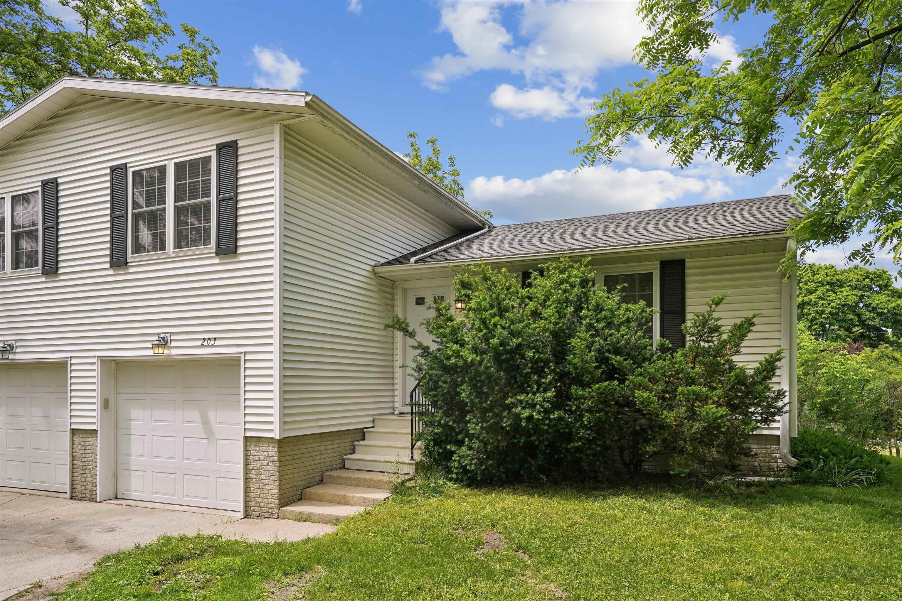 203-205 North Hackett Road Waterloo, IA 50701 - Photo 2 of 37 Gallery Image 2