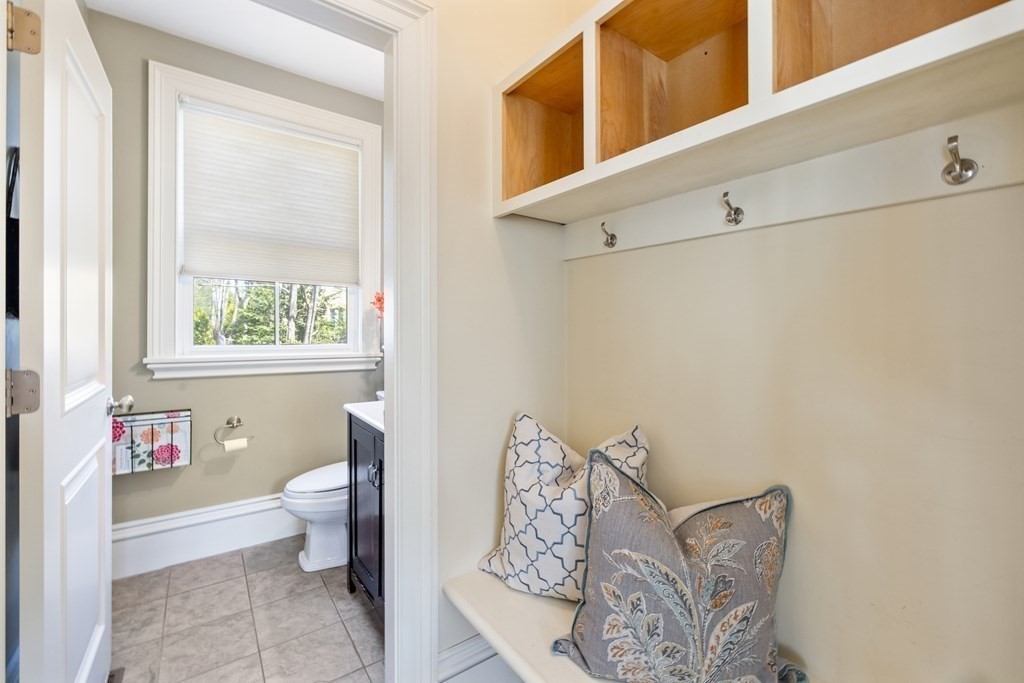 7 Locust Avenue Lexington, MA 02421 - Photo 13 of 41 Gallery Image 13