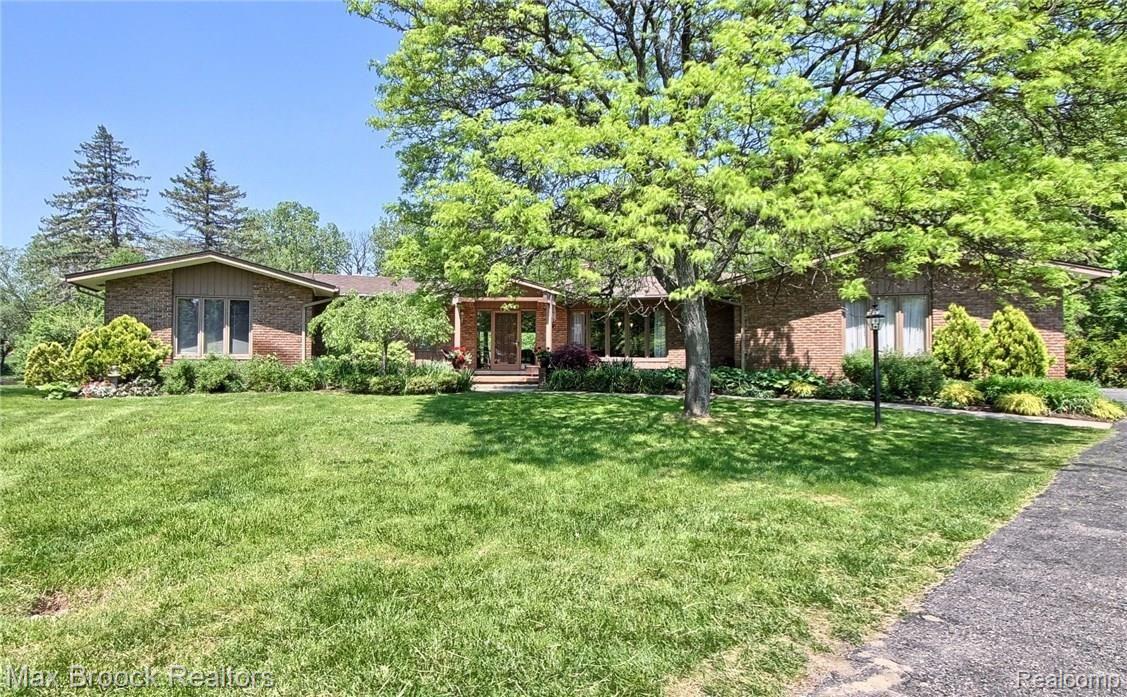 4560 Brightmore Road Bloomfield Hills, MI 48302 - Photo 2 of 29 Front cropped.jpg