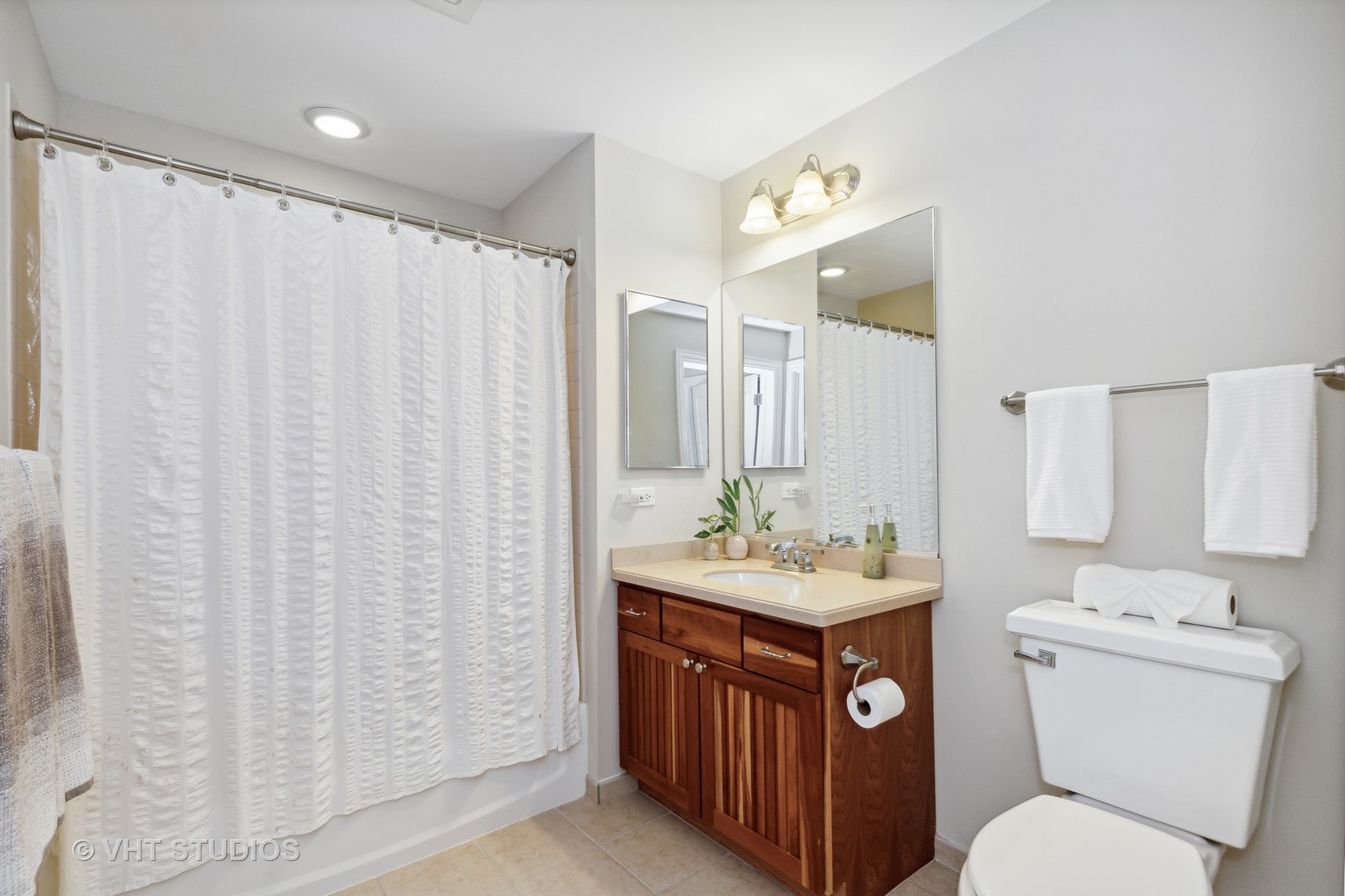 977 Harris Road, Unit 11 Grayslake, IL 60030 - Photo 15 of 30 a bathroom with a sink a toilet and shower curtain