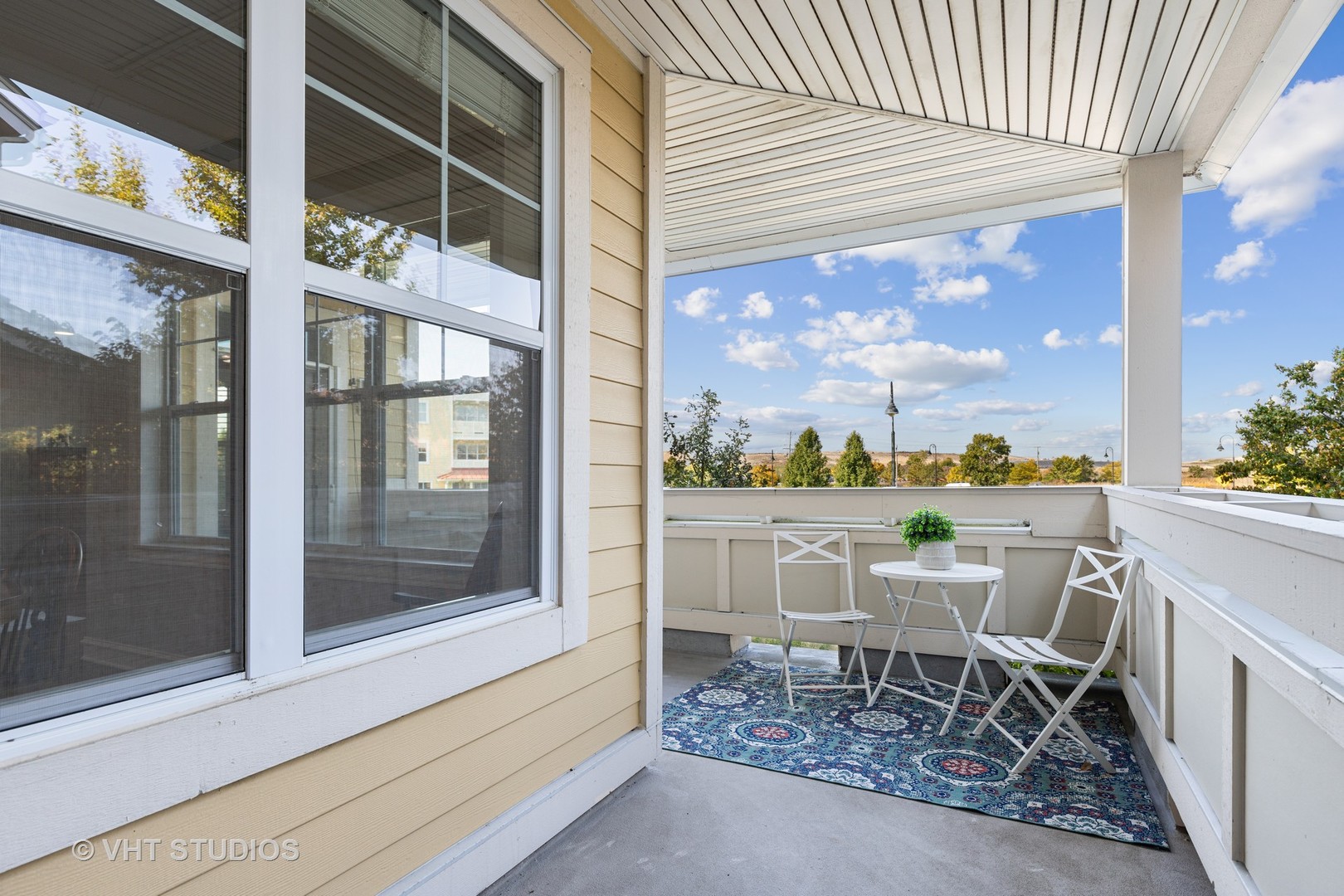 977 Harris Road, Unit 11 Grayslake, IL 60030 - Photo 18 of 30 a porch with a table and chairs