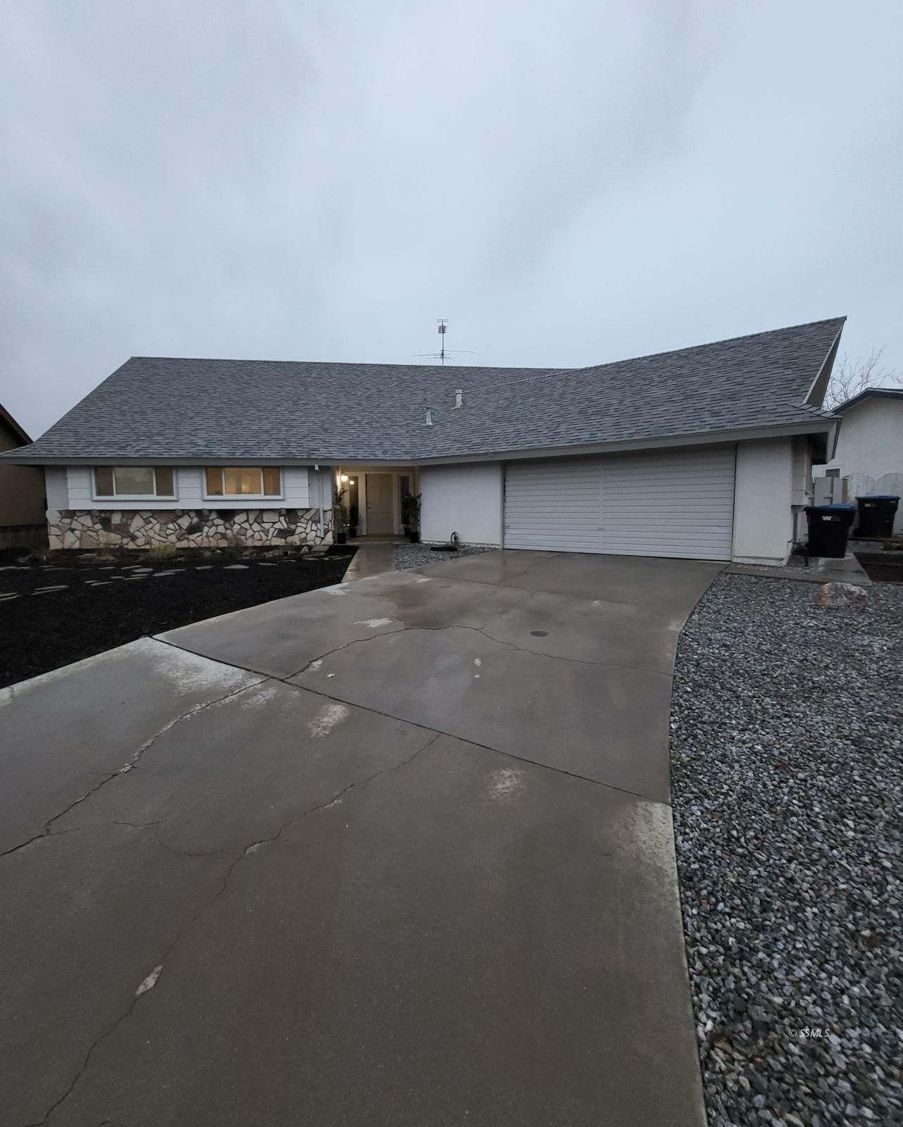 717 West Kevin Court Ridgecrest, CA 93555 - Photo 4 of 49