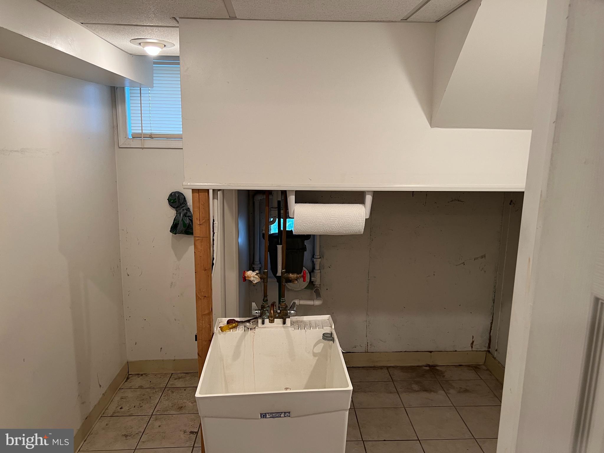 12040 Farwell Road Philadelphia, PA 19154 - Photo 12 of 12 Laundry room