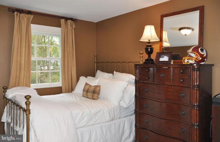 5602 Ridgefield Road Bethesda, MD 20816 - Photo 18 of 25 Bedroom #4