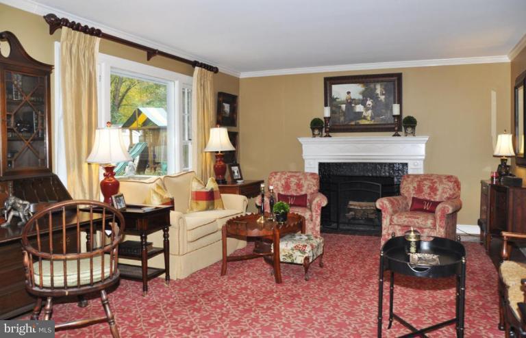 5602 Ridgefield Road Bethesda, MD 20816 - Photo 5 of 25 Living Room