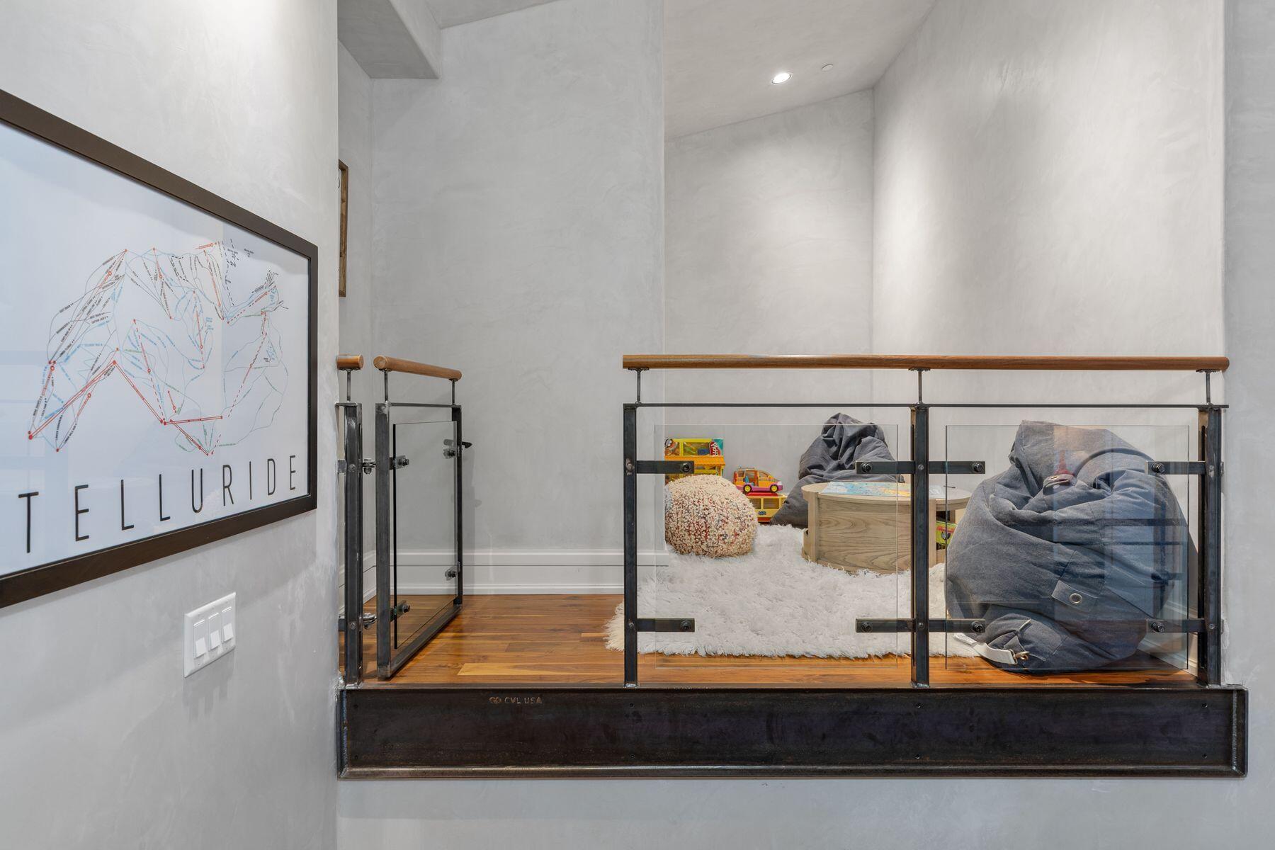 398 South Davis Street, Unit SW402 Telluride, CO 81435 - Photo 21 of 44 a view of entryway