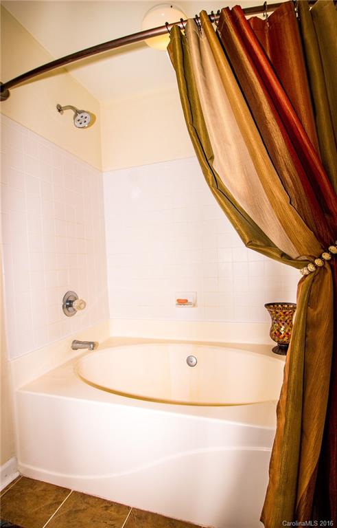 416 Queens Road, Unit 13 Charlotte, NC 28207 - Photo 19 of 24 Gallery Image 19