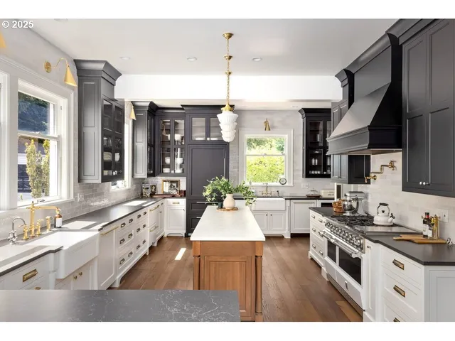 $5,295,000 | 11175 South Riverwood Road, Portland, OR 97219