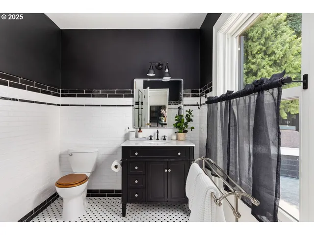 $5,295,000 | 11175 South Riverwood Road, Portland, OR 97219