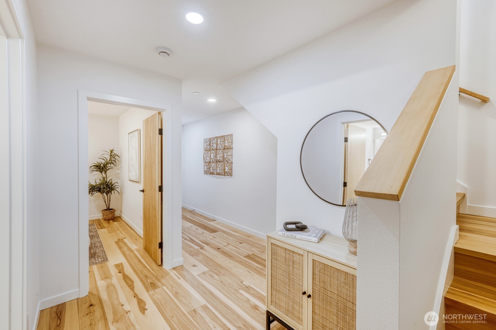 517 Howe Street, Unit B Seattle, WA 98109 - Photo 23 of 38 Gallery Image 23