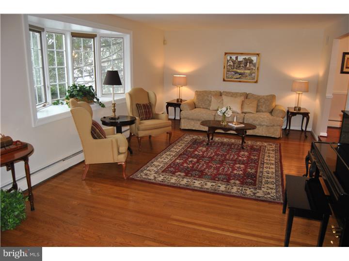 46 Peddrick Road Wayne, PA 19087 - Photo 8 of 25 Living Room