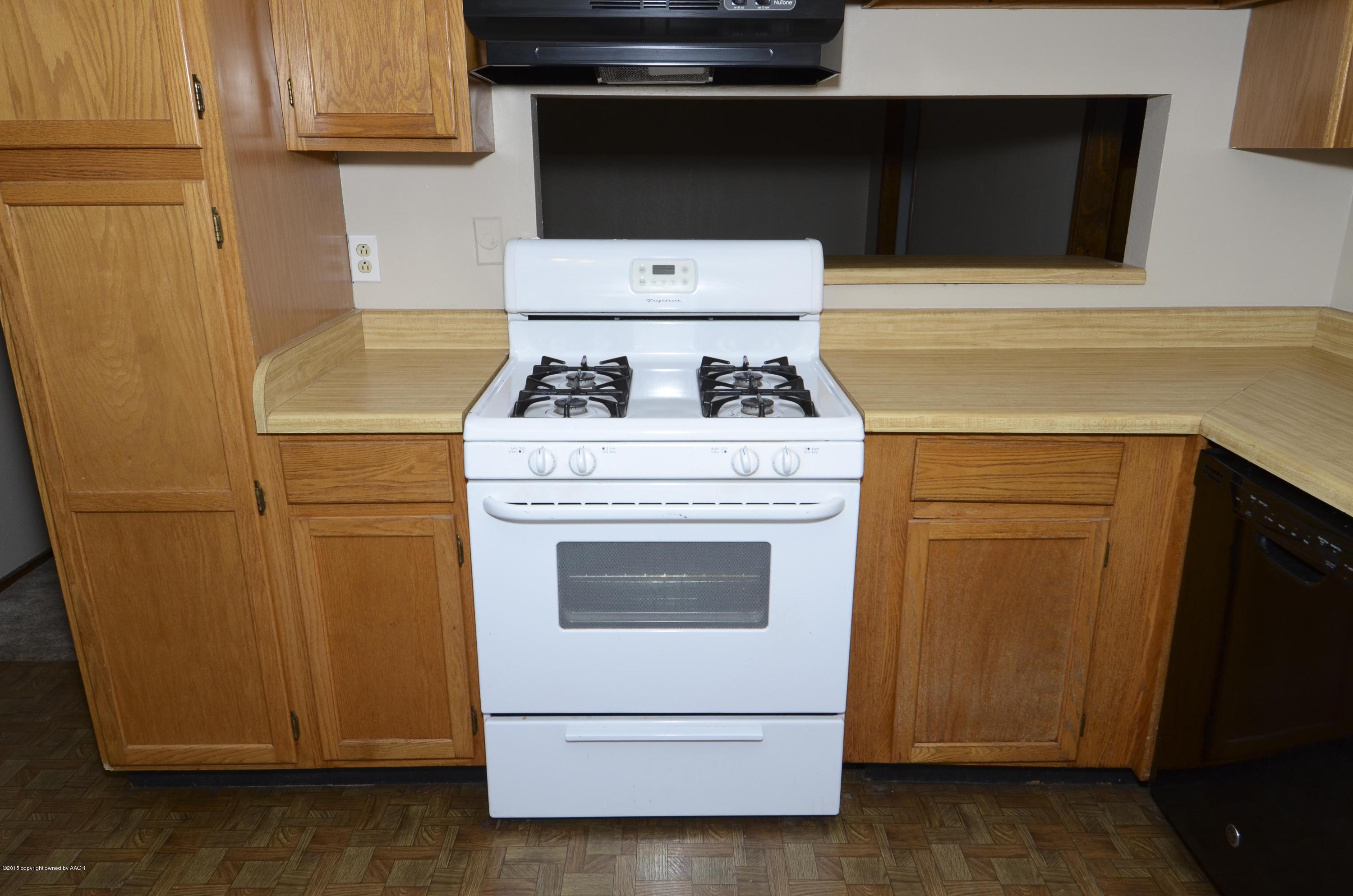 5300 Raindrop Lane Amarillo, TX 79110 - Photo 12 of 25 12 Stove
