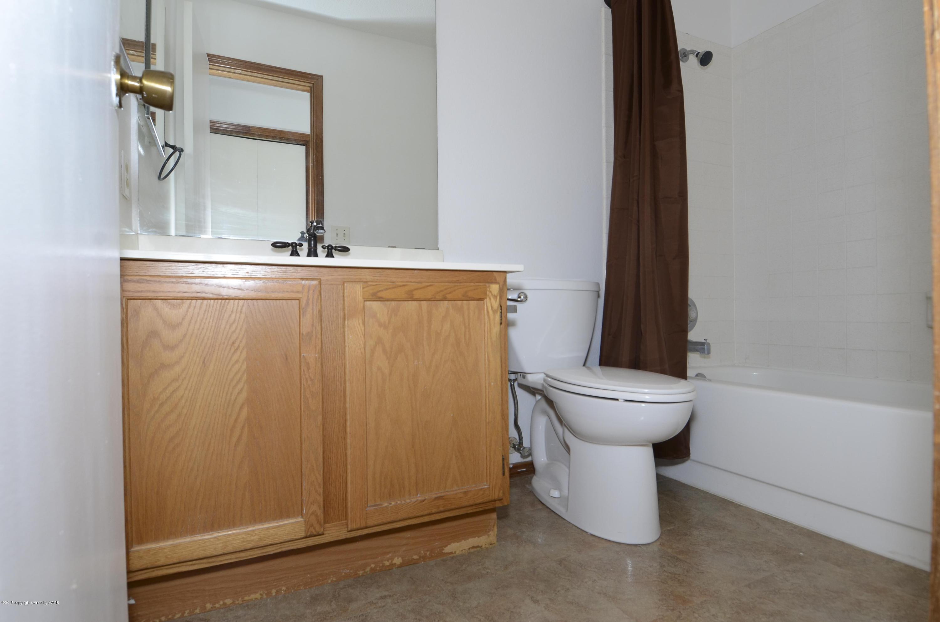 5300 Raindrop Lane Amarillo, TX 79110 - Photo 15 of 25 15 Bathroom
