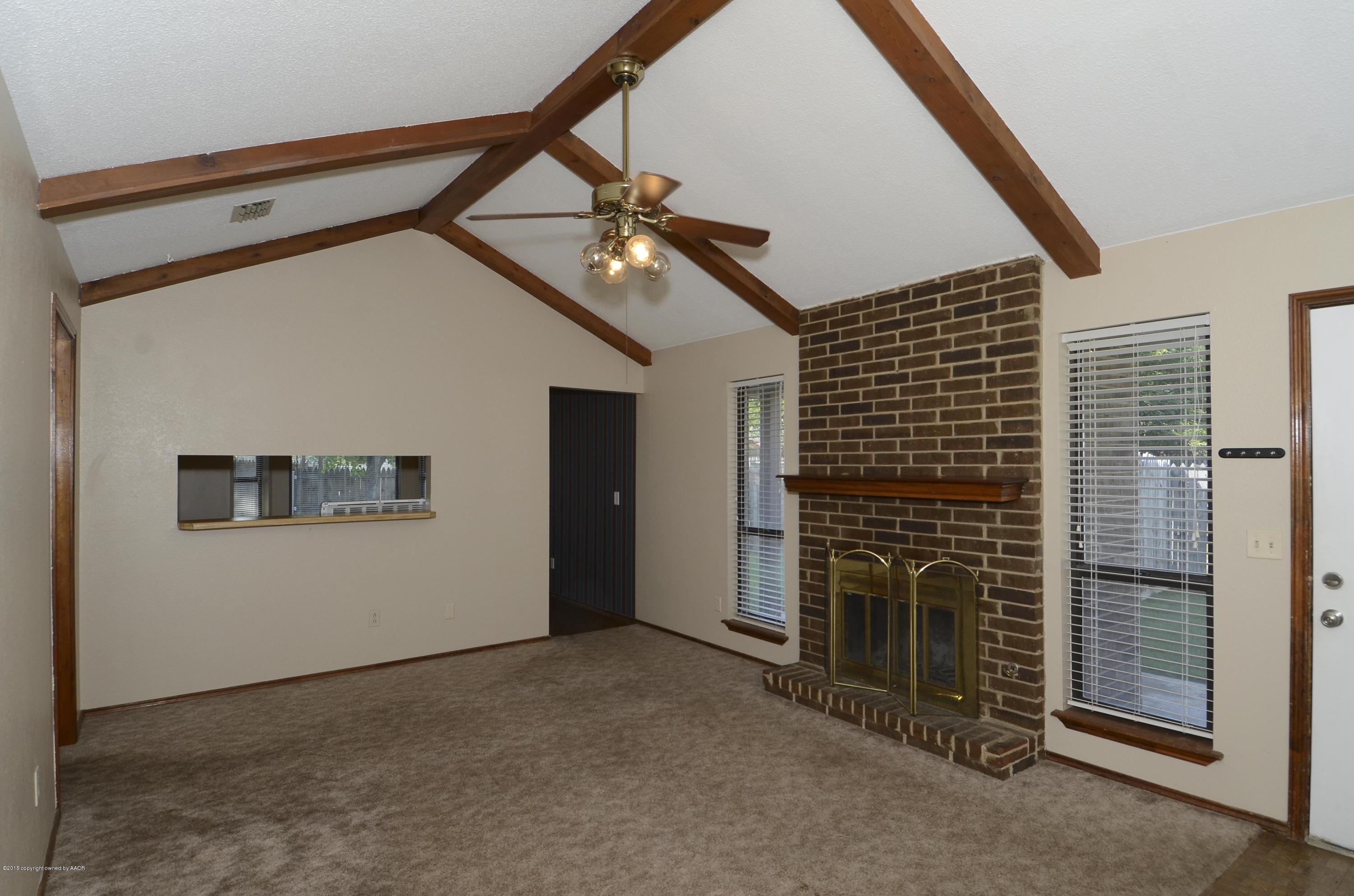 5300 Raindrop Lane Amarillo, TX 79110 - Photo 4 of 25 04 Living Room