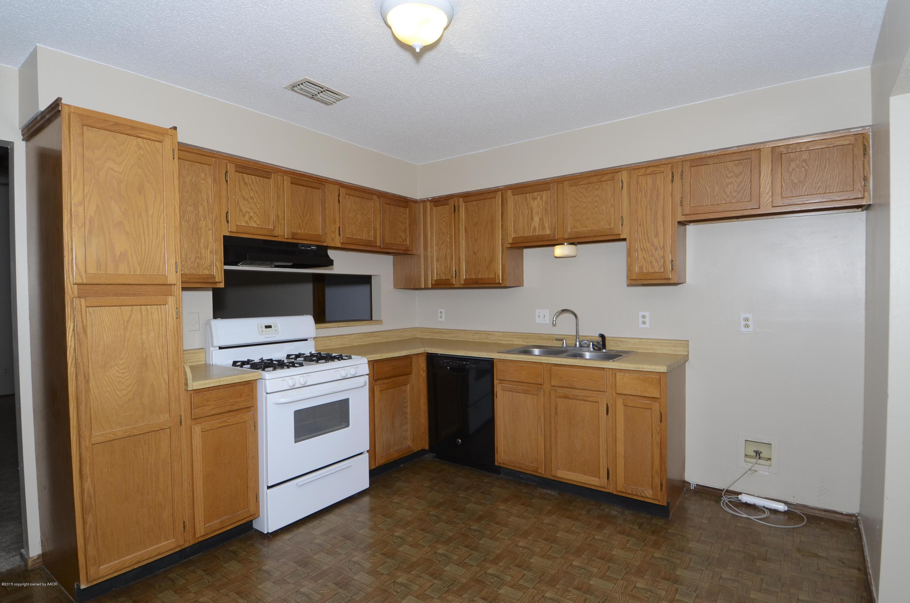 5300 Raindrop Lane Amarillo, TX 79110 - Photo 9 of 25 09 Kitchen 2
